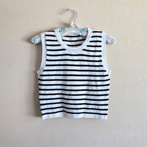 Commense Classy Stripe Crop White And Black Tank Top Size Large - Picture 1 of 8